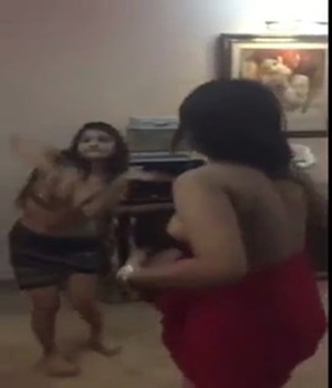 Novinhas indianas dançando semi nuas cai na net