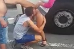 Flagra de sexo oral na rua sortudo chupando buceta