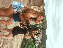Flagras de amadoras ninfetas soltando a piranha na favela